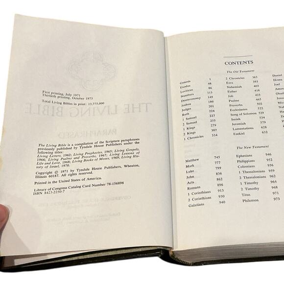 Vintage The Living Bible Paraphrased English Holy Bible Green Gold 1973 Retro - Picture 7 of 12